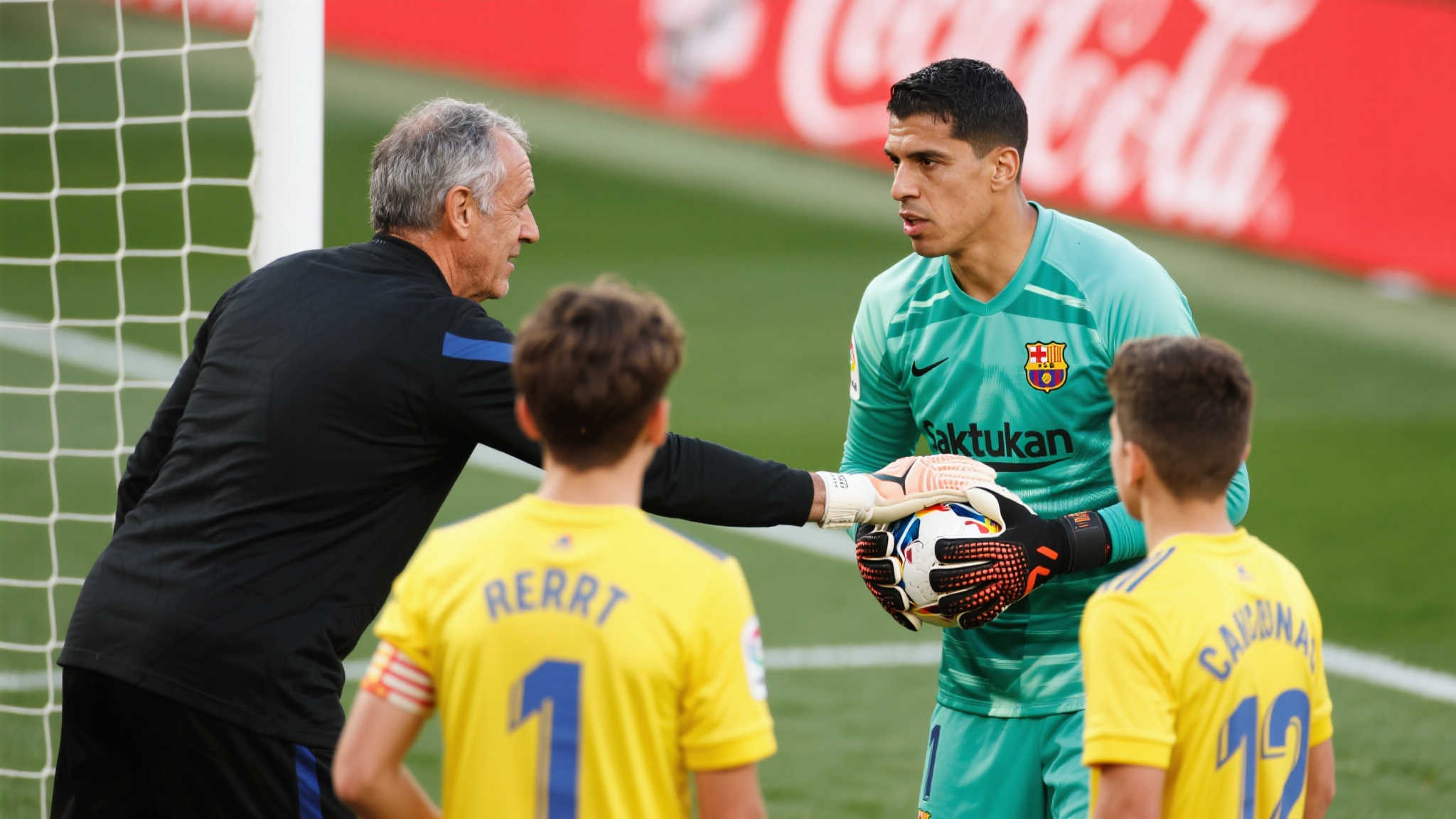 桑切斯:首次成为队中最年长门将,我将全力以赴传授经验 在职业足球领域,留给球员更多的是挑战、机遇以及不断